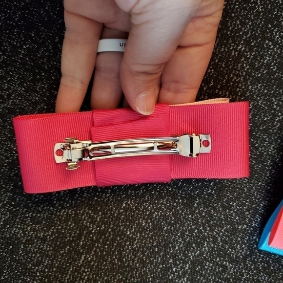 "K" Monogram Hairbows - Picture 2 of 6